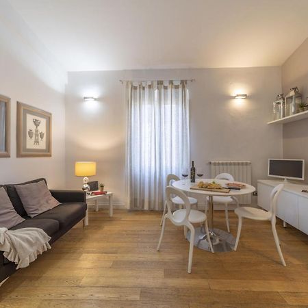 Bright Santa Croce Apartment ฟลอเรนซ์ ภายนอก รูปภาพ