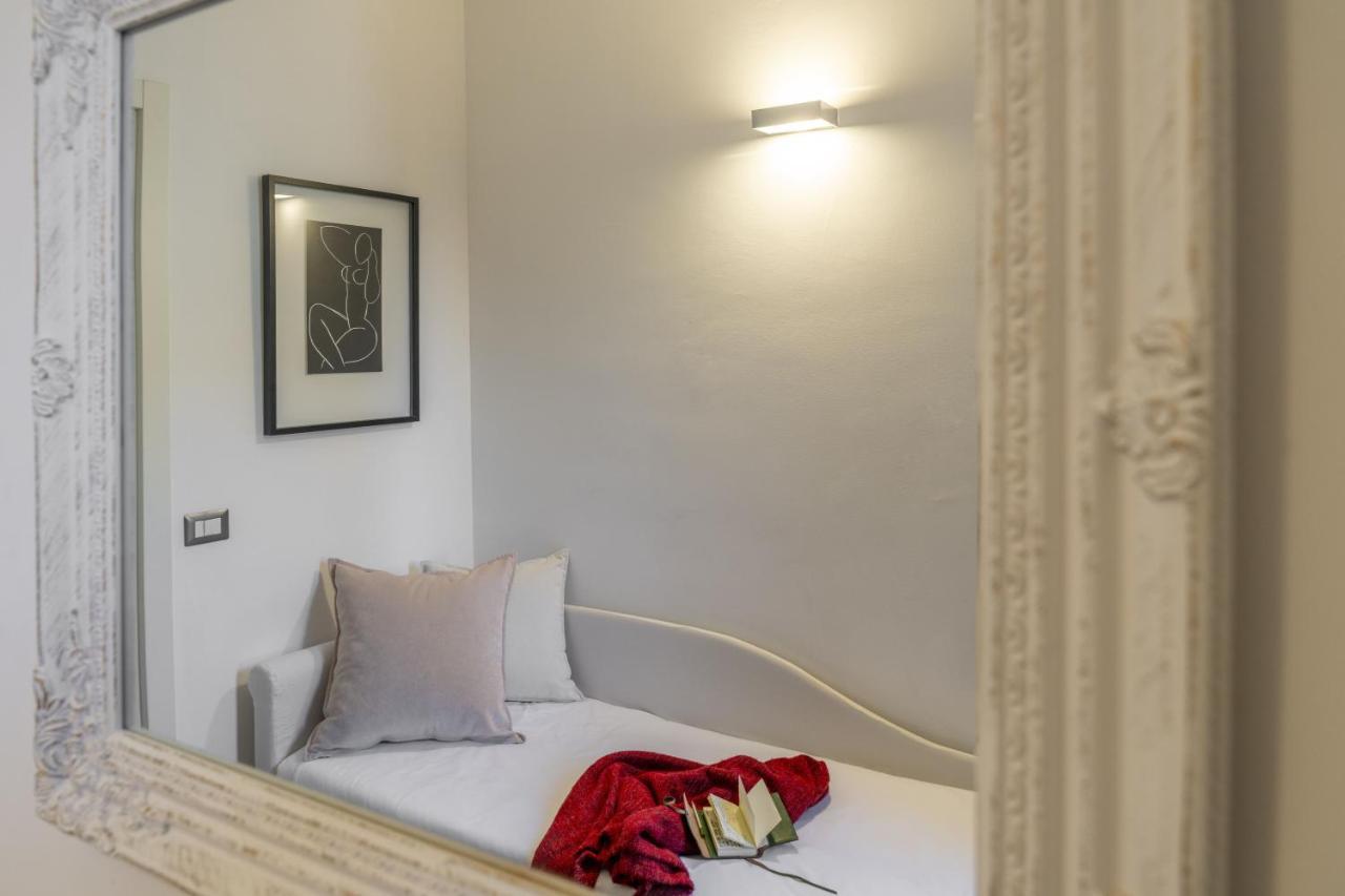 Bright Santa Croce Apartment ฟลอเรนซ์ ภายนอก รูปภาพ